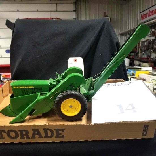 1/16 scale Ertl JD Tractor w/Tru-Scale JD Mounted Corn Picker