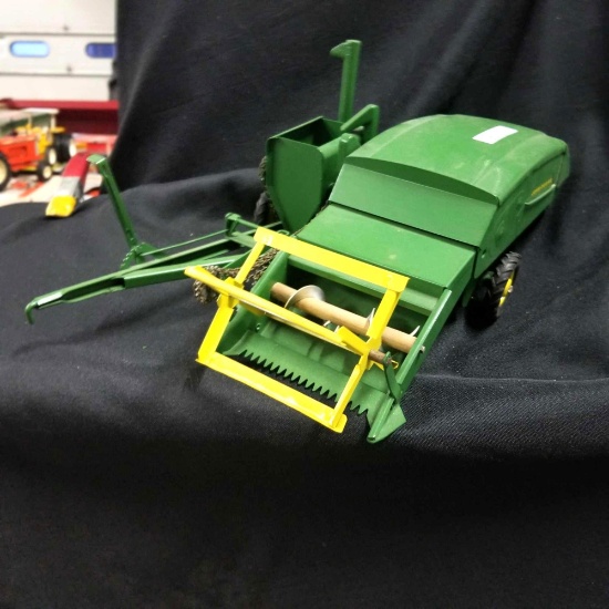 1/16 scale JD Pull Type Combine