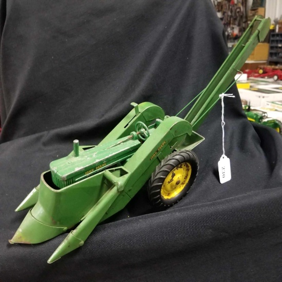 1/16 scale JD Tractor w/Tru-Scale JD Mounted Picker