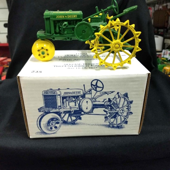 1/16 scale Ertl 65th Anniversary Special Edition 1929 JD GP Wide Tread Tractor w/Box