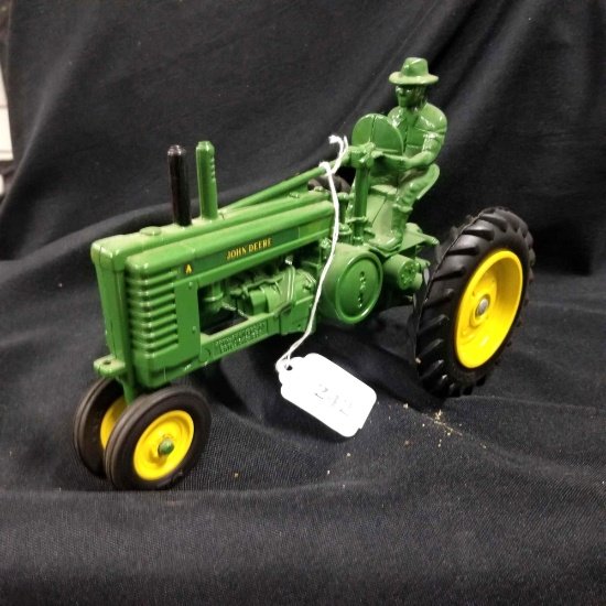 1/16 scale Ertl 40th Anniversary JD A Tractor w/Farmer