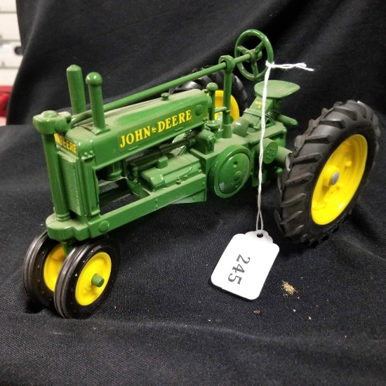 1/16 scale Ertl JD Tractor