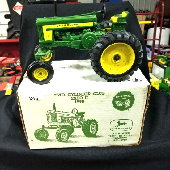 1/16 scale Ertl 1990 2-Cylinder Club Expo 720 Tractor w/Box