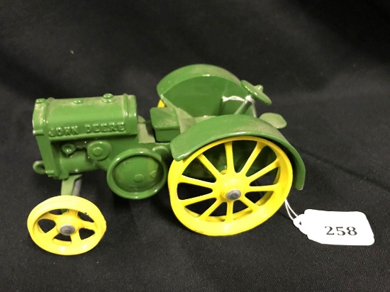 1/16 scale Ertl JD Tractor w/Steel Wheels