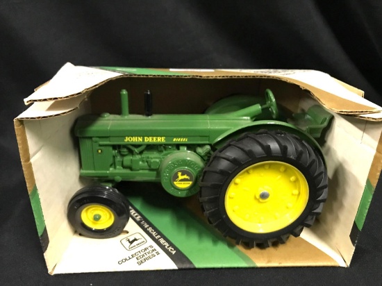1/16 scale Ertl Collectors Edition Series II JD Model R Diesel Tractor in Box