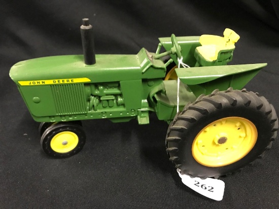 1/16 scale Ertl JD Tractor w/NF and Fenders