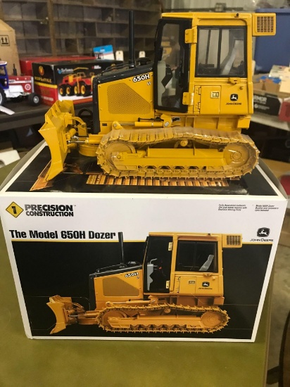 1/16 scale Ertl JD 650H Track Dozer with Box