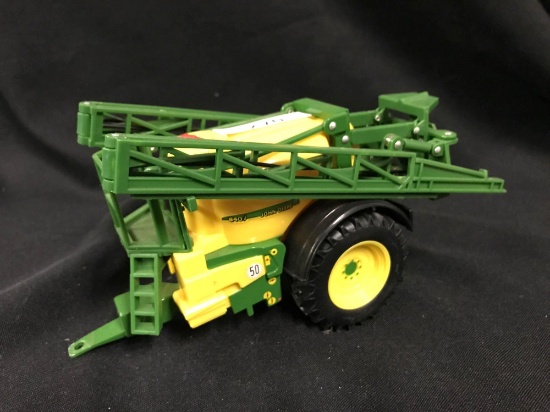 1/32 scale Ertl JD 840 I Pull type Sprayer