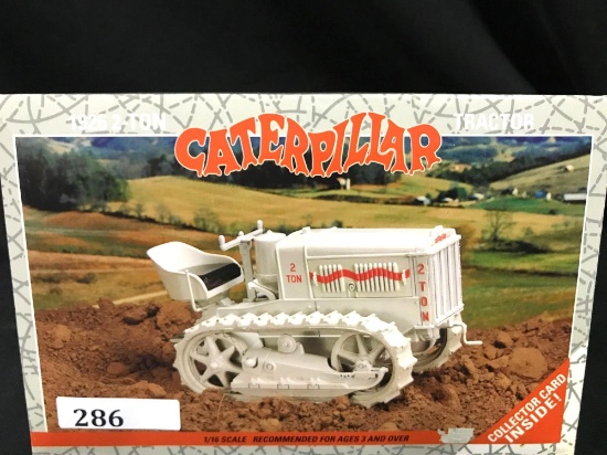 1/16 scale Ertl 1926 2Ton Caterpillar Tractor in Box