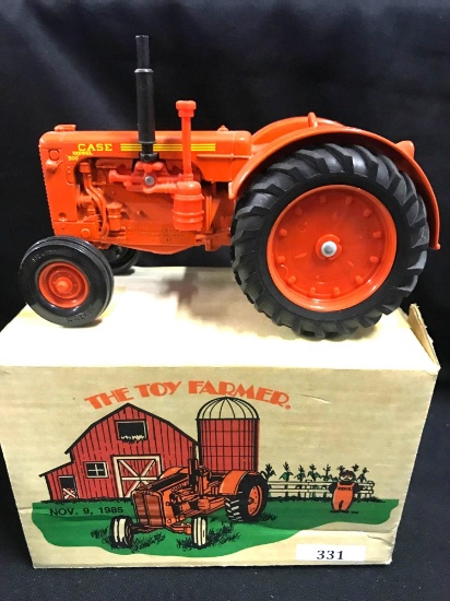 1/16 scale Ertl Toy Farmer 1985 Case 500 Diesel Tractor w/Box
