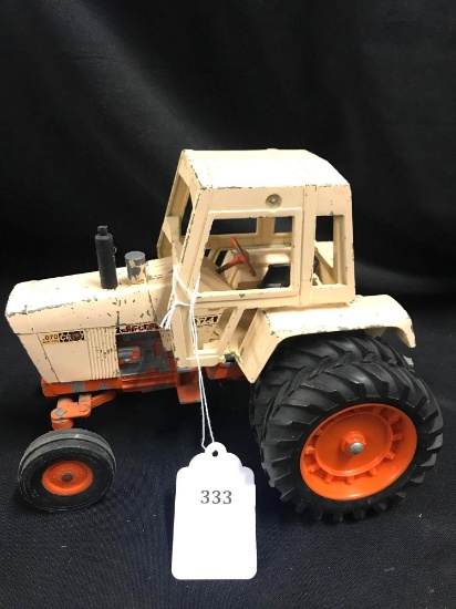 1/16 scale Ertl Case 1070 Tractor w/Cab and Duals