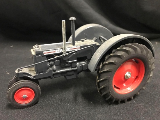 1/16 scale Ertl Case Tractor