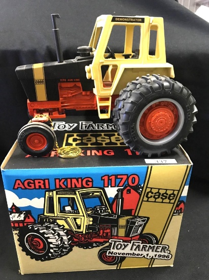 1/16 scale Ertl 1996 Toy Farmer Case Agri King 1170 Tractor w/Box