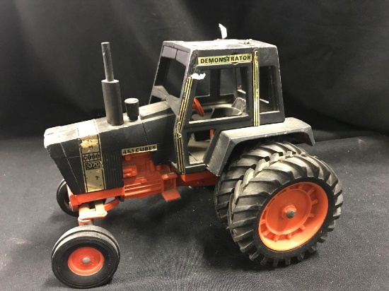 1/16 scale Ertl Case 1070 Demonstrator Tractor