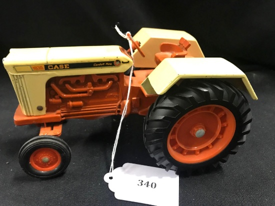 1/16 scale Ertl Case 1030 Comfort King Tractor
