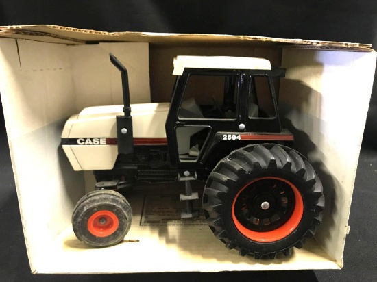 1/16 scale Ertl Case 2594 Tractor in Box