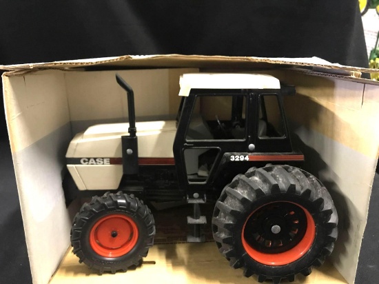 1/16 scale Ertl Case 3294 FWA Tractor in Box