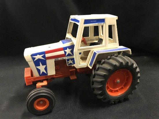 1/16 scale Ertl Case Agri King Spirit of '76 Tractor