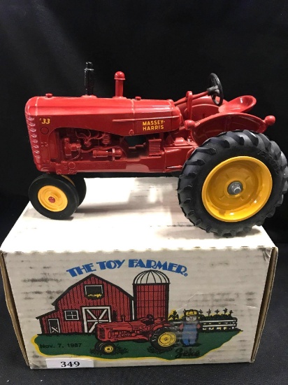 1/16 scale Ertl 1987 Toy Farmer Massey-Harris 33 NF w/Box