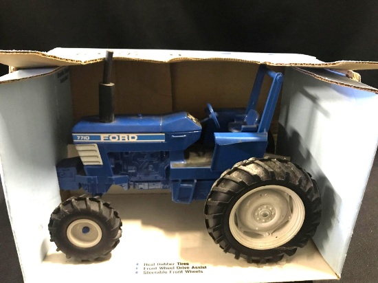 1/16 scale Ertl Ford 7710 Tractor w/Roll Bar in Box