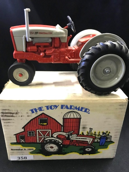1/16 scale 1986 Toy Farmer Ford 901 PowerMaster Tractor w/Box