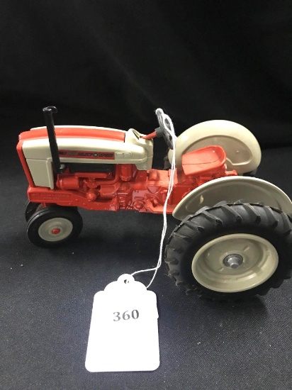1/16 scale Ertl 1987 Special Edition Ford 901 Tractor
