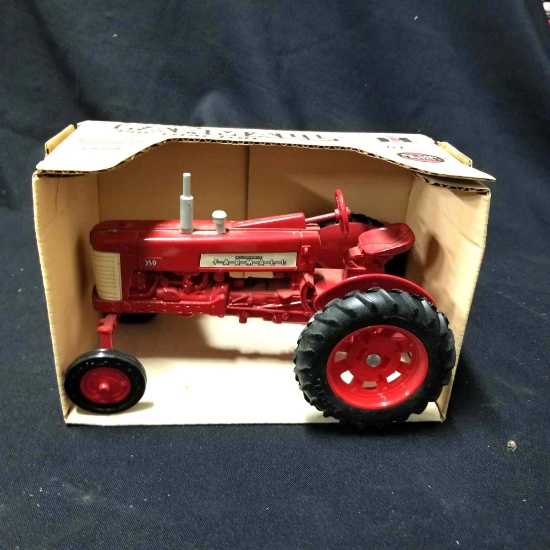 1/16 scale Ertl Farmall 350 Tractor w/WF, Fenders and Box