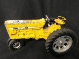 1/16 Tru-Scale 890 Tractor w/Tilt Seat