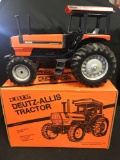 1/16 scale Ertl 1990 Collectors Edition Deutz-Allis 9150 MFD Tractor w/Box