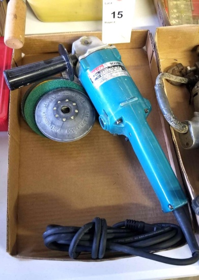 Makita 5'' Disc Grinder model 9005B w/Discs