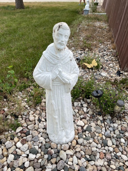 Cement outdoor statue of St. Francis of Assisi.