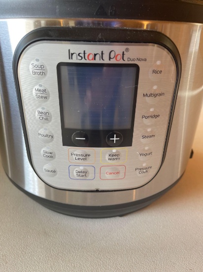 Instand...Pot Duo Nova (hardly used).... Shipping