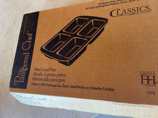 Pampered Chef mini loaf pan.... Shipping