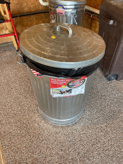 2 31 gallon aluminum trash cans with lids.