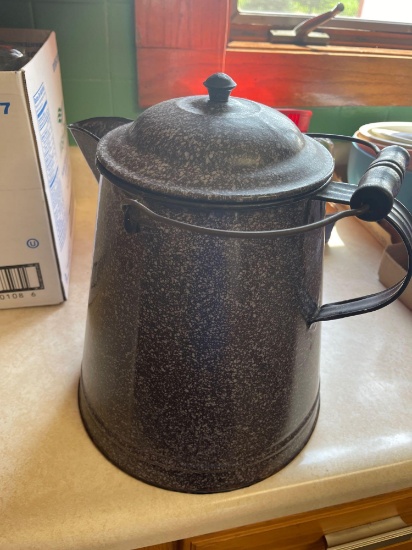 Gray emamel coffee pot with lid.... Shipping