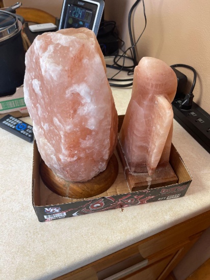 Salt rock lamps.... Shipping