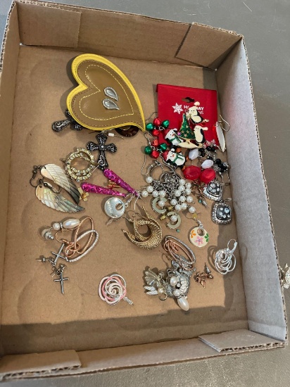 Earrings.... Shipping