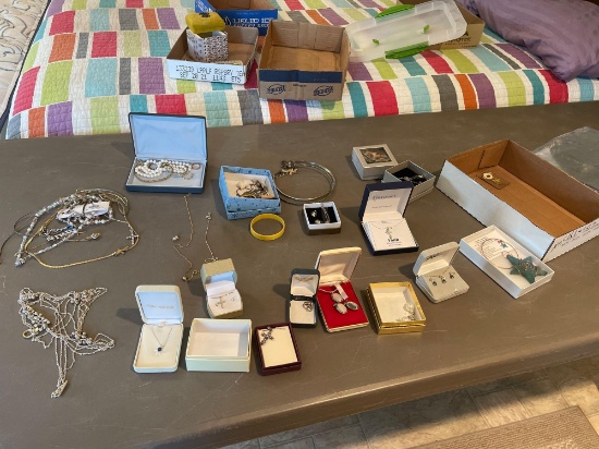 Earrings, Necklaces, Bracelets.... Shipping