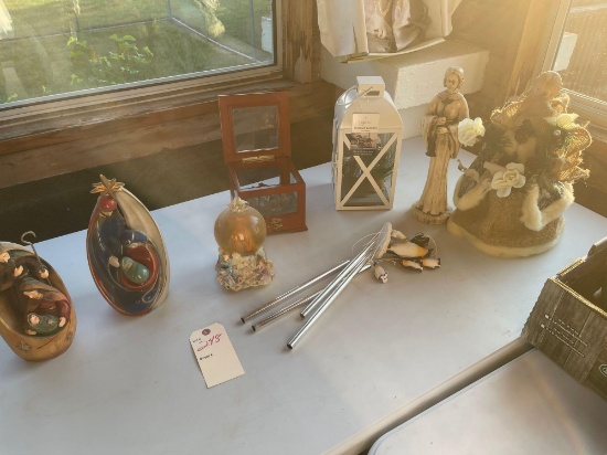 Snow globe, music boxes