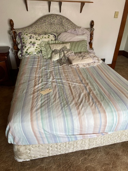 Double bed with headboard