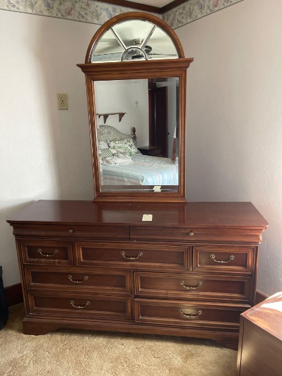 Nice dresser with attached mirror, 64 inches W 34 inches H 19 inches D, the mirror is 27.5 W by 50