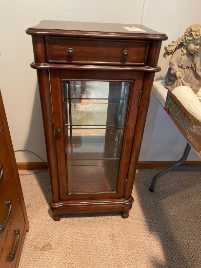 Really nice mahogany display cabinet, 19 inches W 39 inches H, 13 inches D