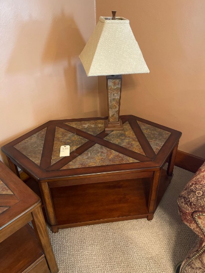 3 pc. Living room set (1 end table, coffee table, and lamp (Quality).