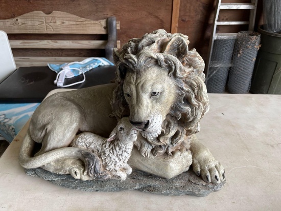 Lion and Lamb statue Pig Statue
