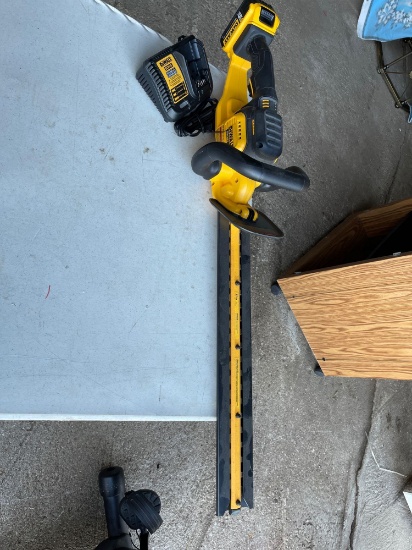 DeWalt 20v Max hedge trimmer.... Shipping