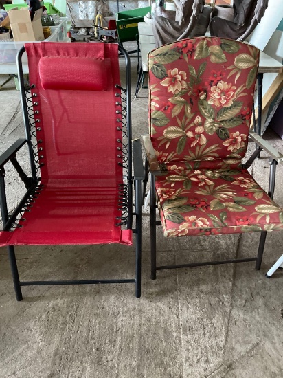 2 outdoor folding lawn chairs