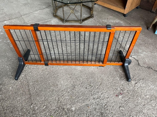 Adjustable gate and folding pad