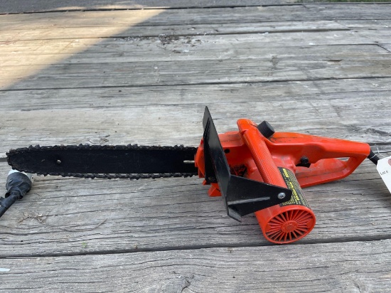 Remington electric 1,25 hp chain saw with extension cord.