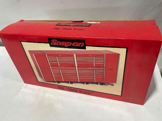 Snap-On...1/8th Scale "The Tool Wall" NIB