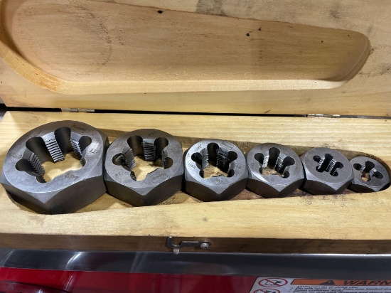 Hanson Pipe Threading Set, in Wooden Case